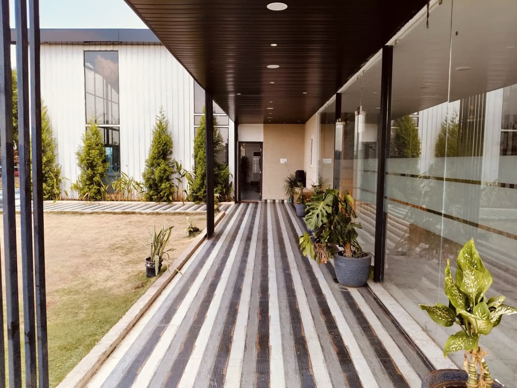 Glassway House, private farmhouse in Moinabad, Hyderabad – photo 4