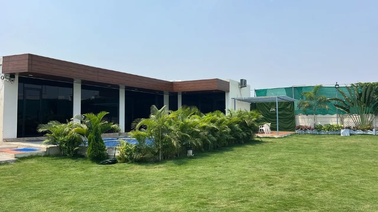 Brownie farm stay, private farmhouse in Pedda Amberpet, Hyderabad