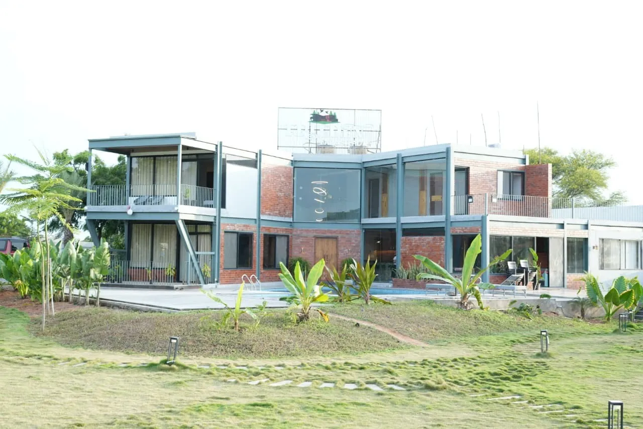 Fieldstone Escape, private farmhouse in Moinabad, Hyderabad – photo 2