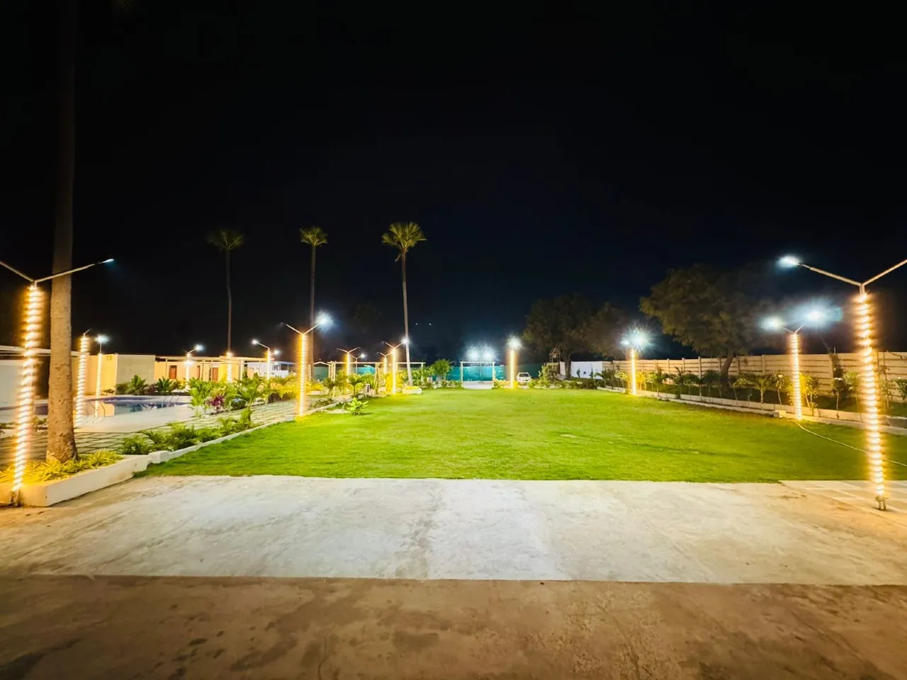 Lawn at sparkle trees farmstay, Hayathnagar