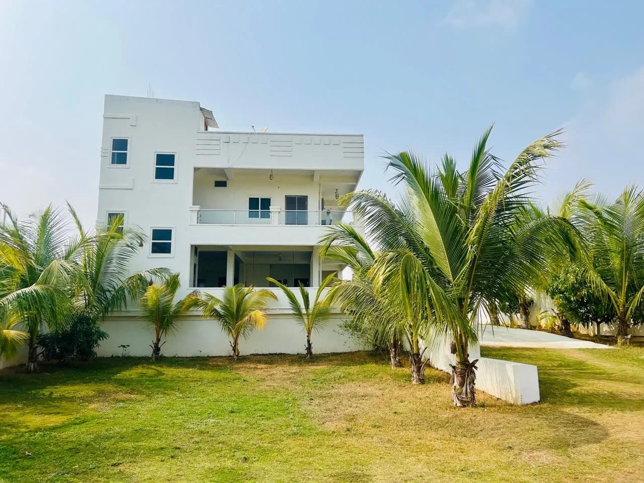 The Lakeview Castle, private farmhouse in Ghatkesar, Hyderabad